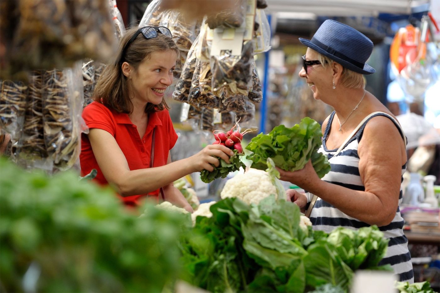  Stock up on healthy goodies at the market | Photo by Urban Adventures 