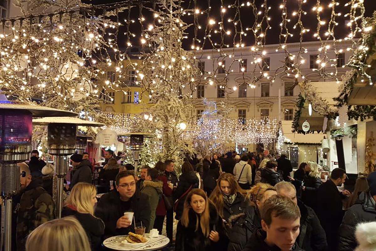 For local life at night, head to the Fooliranje Christmas Market | Photo by Zagreb Urban Adventures